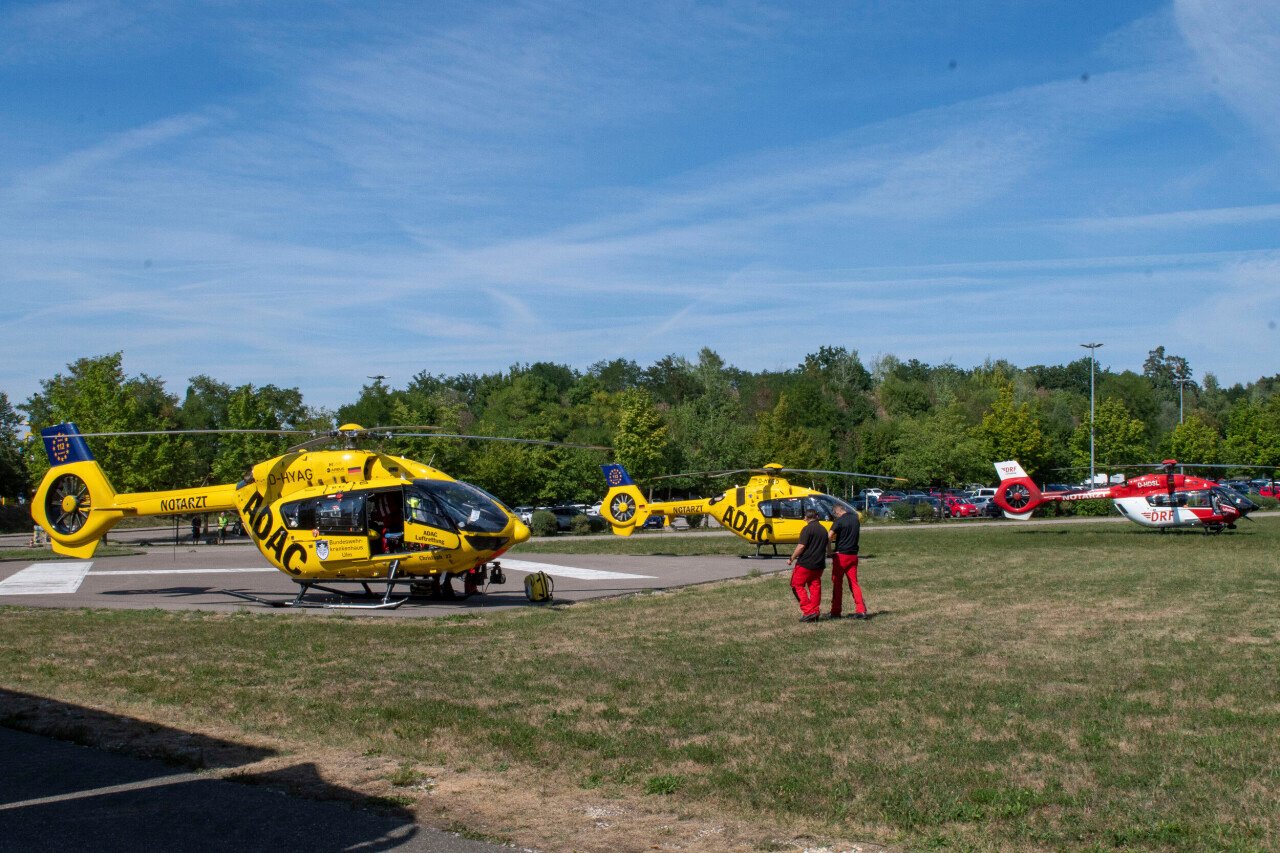 Räddningshelikoptrar vid nöjesparken i Günzburg.