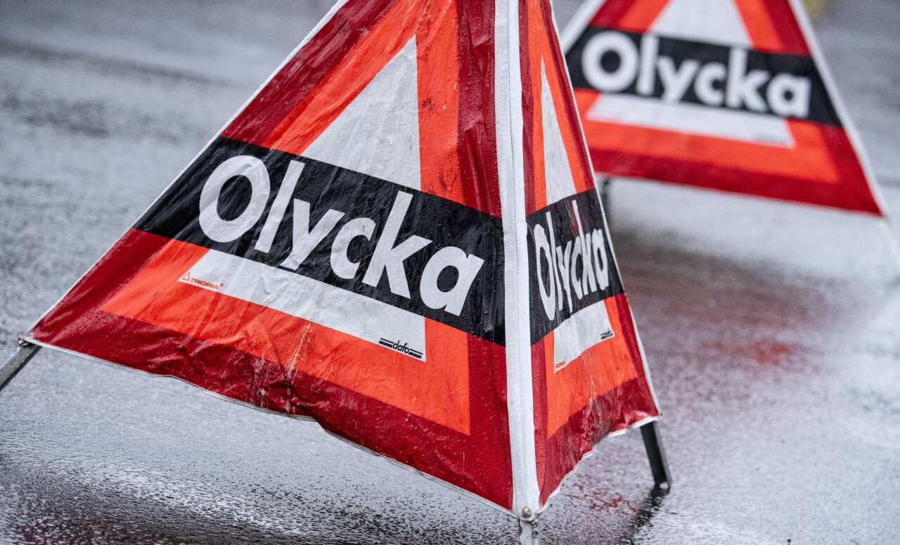 Räddningstjänsten spärrade av olycksplatsen utanför Kungälv.