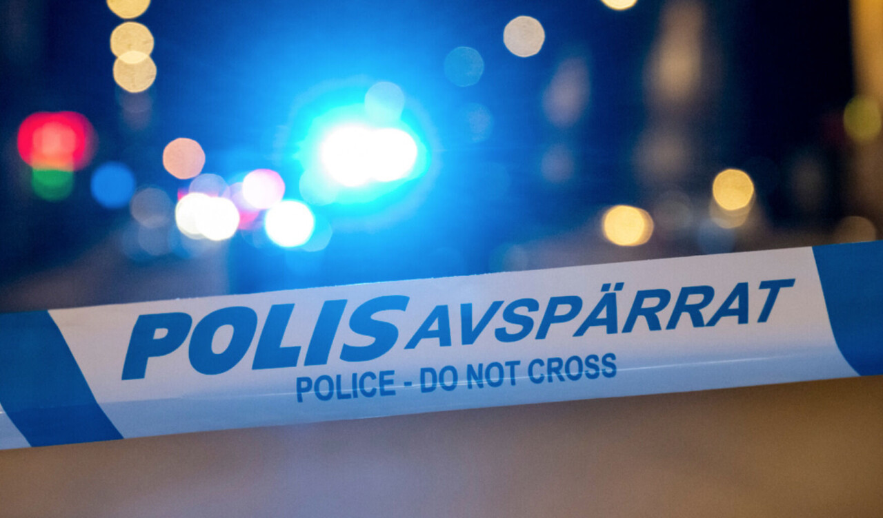 En pojke är förd till sjukhus med stick- eller skärskador efter larm om ett bråk utomhus i Malmö. Den förmodade brottsplatsen är avspärrad.