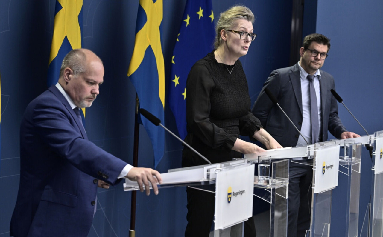 Justitie- och inrikesminister Morgan Johansson (S), skolminister Lina Axelsson Kihlblom (S) och Jonas Trolle, chef för Centret mot våldsbejakande extremism, presenterar beslut om hur arbetet med säkerhet i skolan ska förbättras.