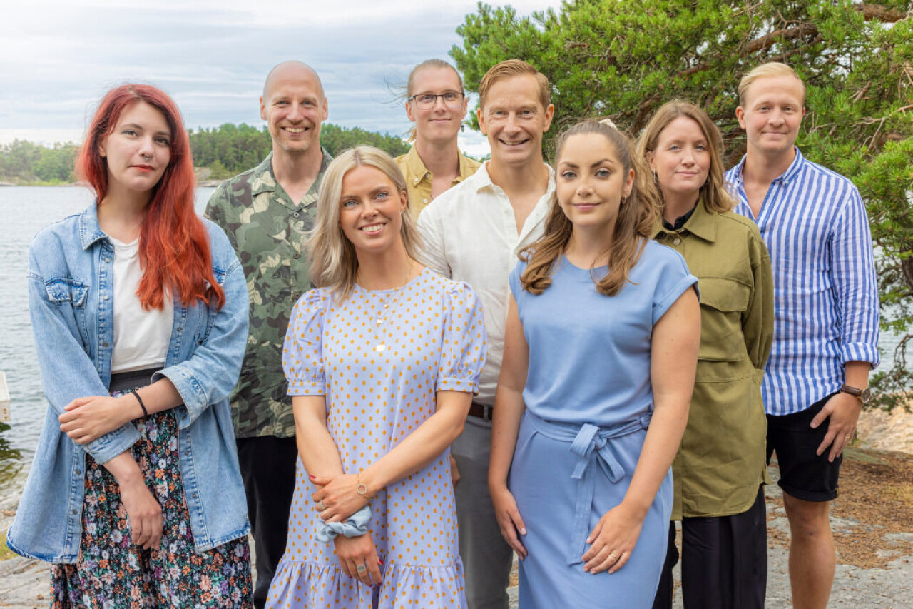 Caroline, Alexander, Ida, Agust, Arvid, Stina, Lina och Fredrik från Gift vid första ögonkastet 2023. Pressbild.